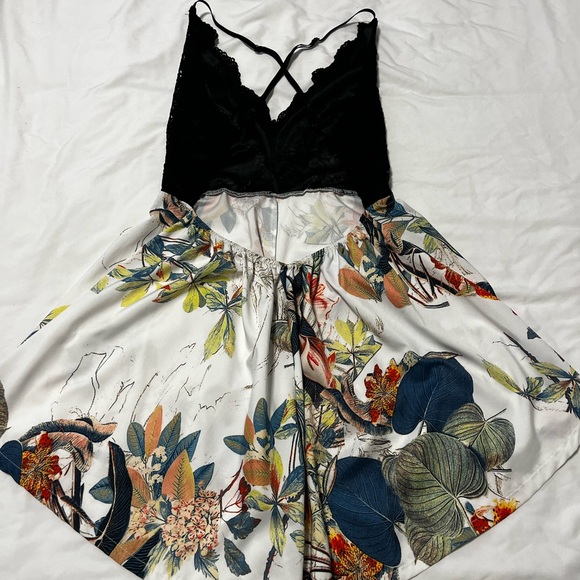 Halter backless adjustable romper - Picture 2 of 5